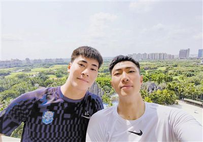 拉特克利夫为首的英力士集团上周已经宣布，以13亿镑的价格收购曼联25%股份，拉特克利夫也将接管曼联的足球业务。
